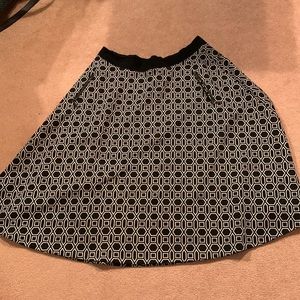 Beautiful Micheal Studio Skirt with POCKETS